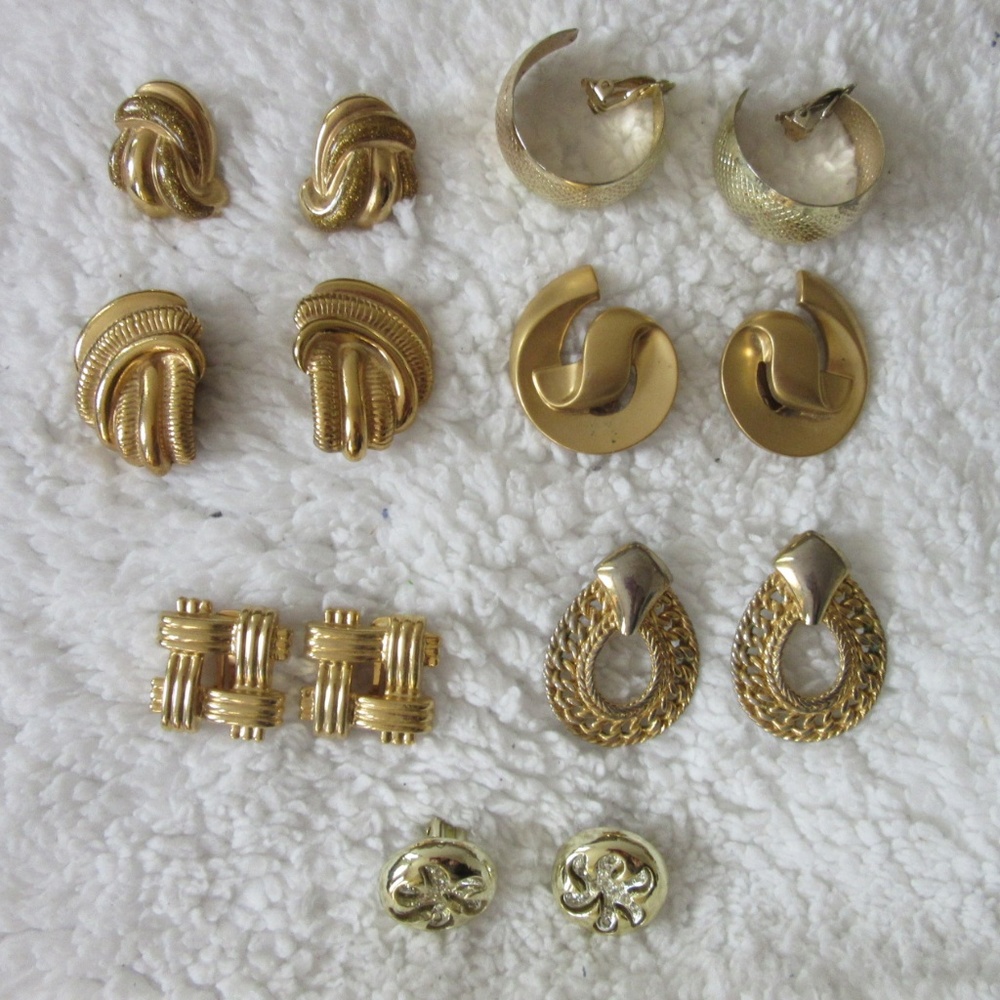 6 sets of clip-on earrings geometric gold-colored